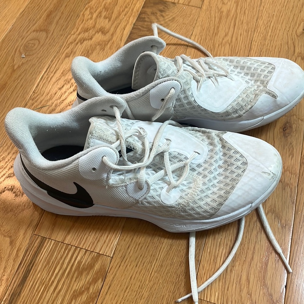 Nike zoom hypercourt volleyball shoes size 8 plus knee pass